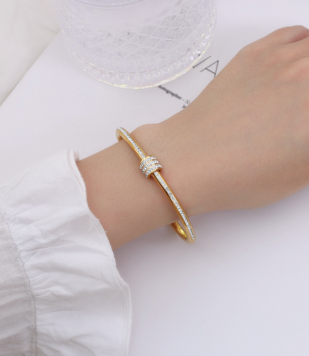 Gold Crystal Halo Bracelet