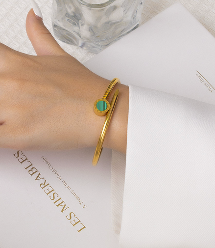 Gold Nova Nail Head Bracelet – White