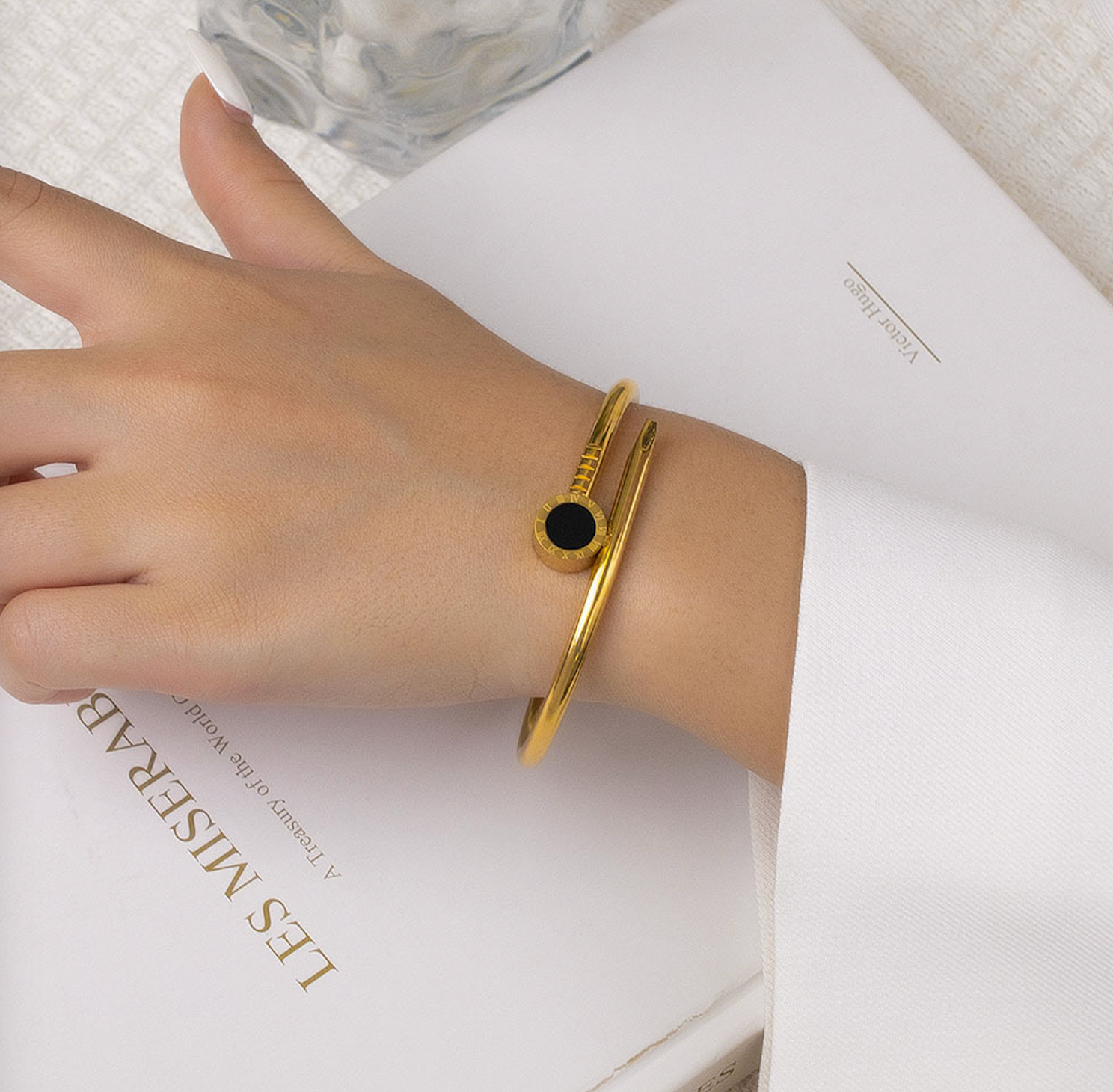 Gold Nova Nail Head Bracelet – Black