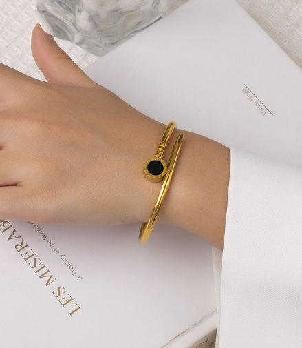 Gold Nova Nail Head Bracelet – Black