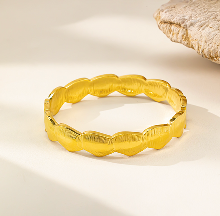Solis Wave Gold Bracelet