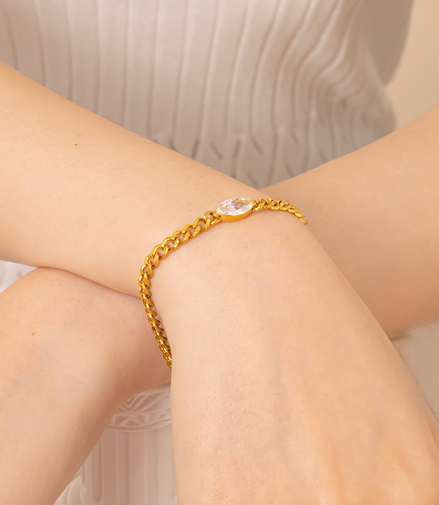 Vyra Gold Chain Bracelet