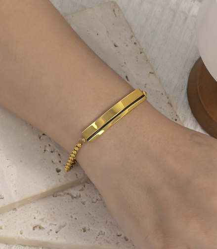 Linear Gold Bar Bracelet