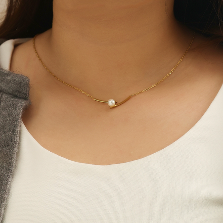 Gold Arc Pearl Necklace