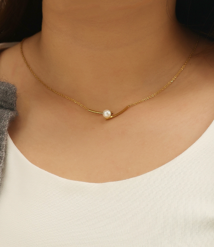 Gold Arc Pearl Necklace